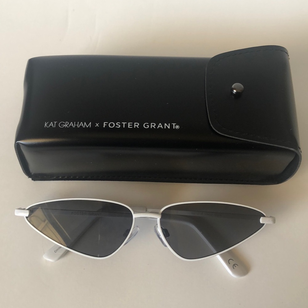 Foster Grant Mazur White Sunglasses - NEW!